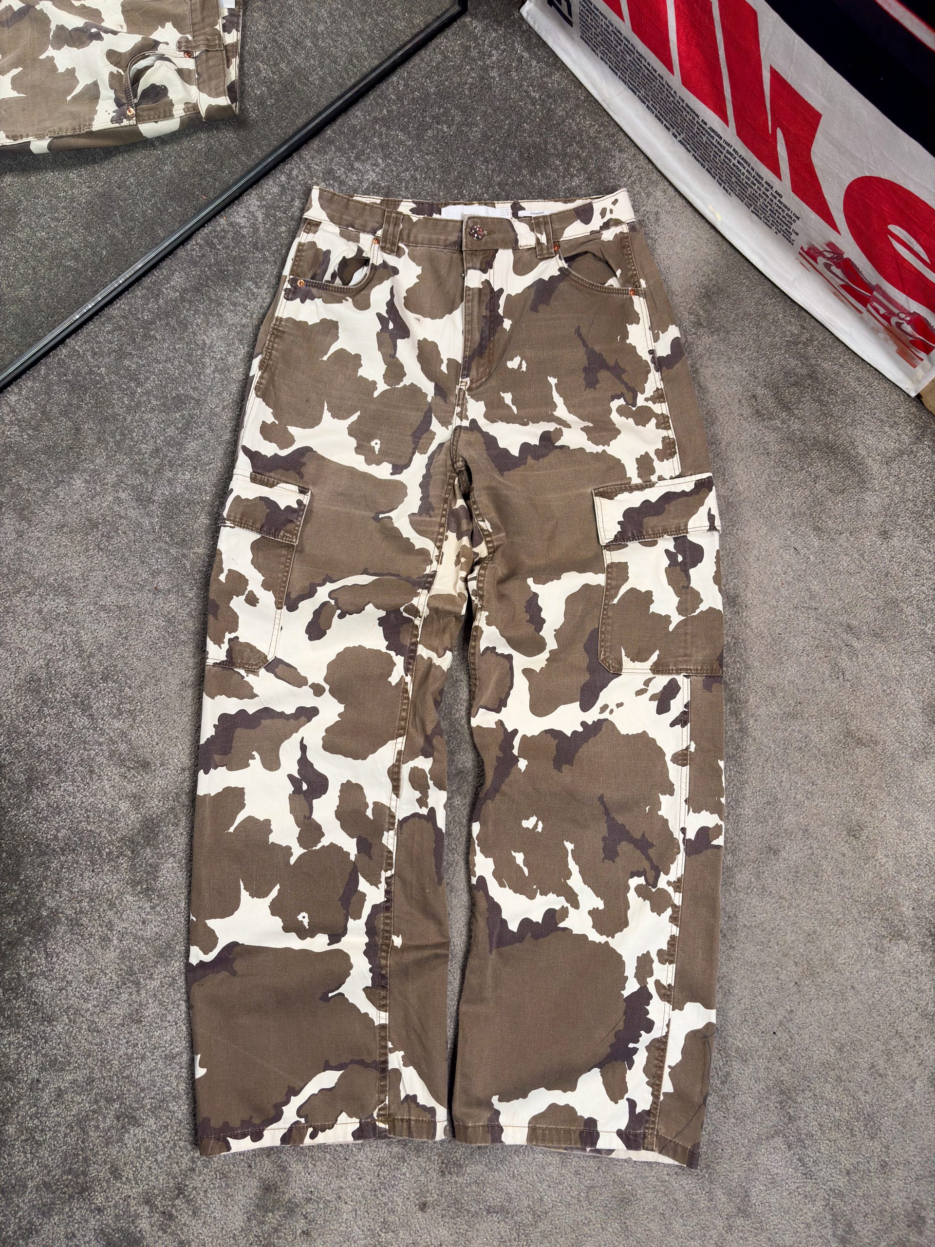 شلوار بگی کارگو چریکی برشکا Bershka Camo Baggy Cargo Jeans